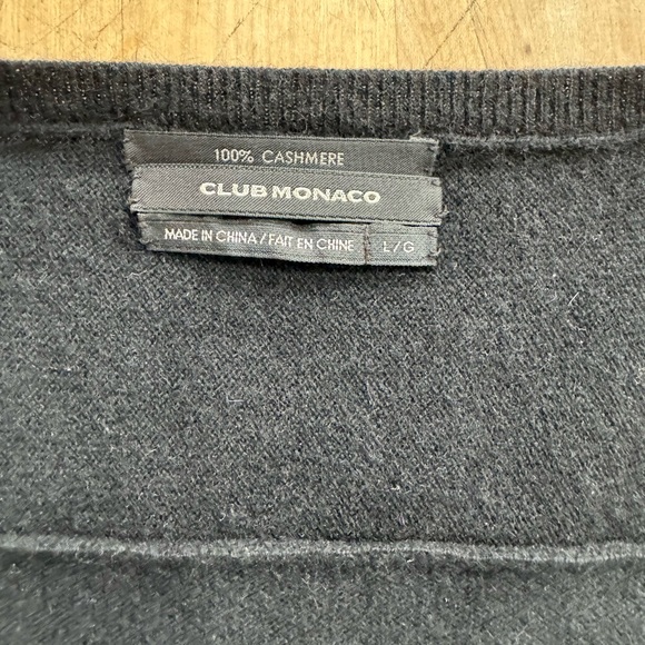 Club Monaco Cashmere sweater. - Picture 3 of 3